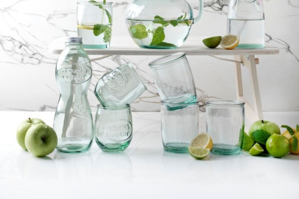 Ensemble carafe et tasse en verre recyclé
